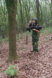 国产户外树林野战视频,国产户外野战视频中的惊险瞬间